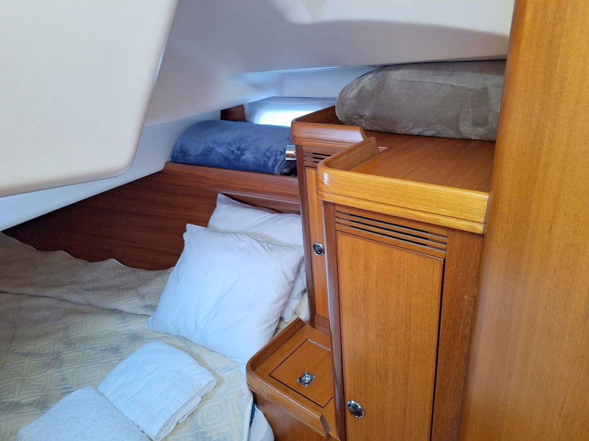 Unique Sailboat Stay in Lisbon with Marina Views gallery image 17
