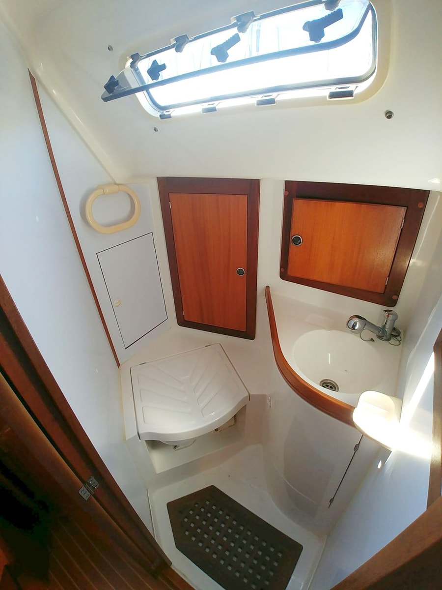 Unique Sailboat Stay in Lisbon with Marina Views gallery image 29