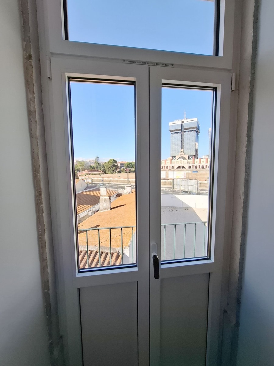Studio 304 • Lisbon • Balcony • Elevator • A/C gallery image 9