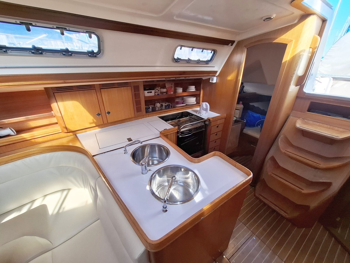Unique Sailboat Stay in Lisbon with Marina Views gallery image 38