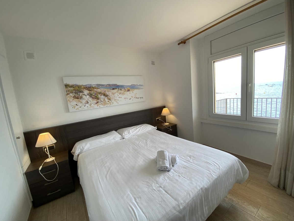 CANADELL MAR G - Primera línea de mar con terraza 15 WeHost Costa Brava