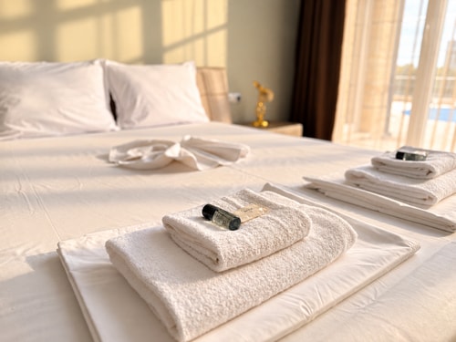 ATEA 14 | 2BR Poolside Stay Steps from Beach 9 Управление | Gmp Global Property Management
