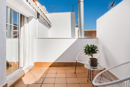 Luz y estilo en un atractivo ático con terraza en el centro de Málaga