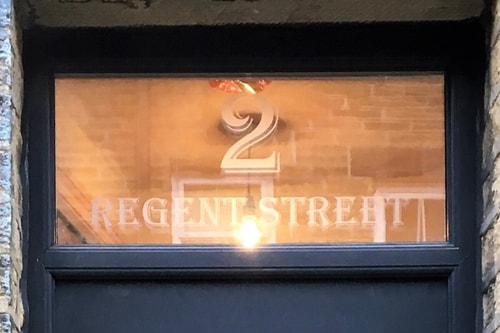 Sleeps 6 / 4 bedrooms, 2 min walk to Town Square