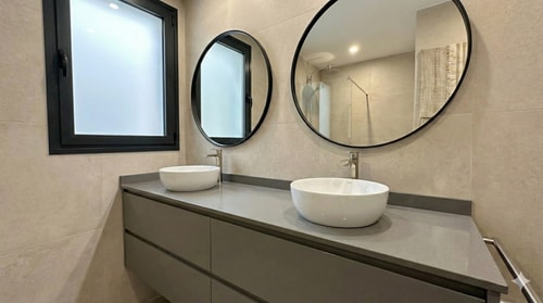 Roca Llisa: Casa 90 m² con 3 Baños y Terraza 3 Villas&Houses