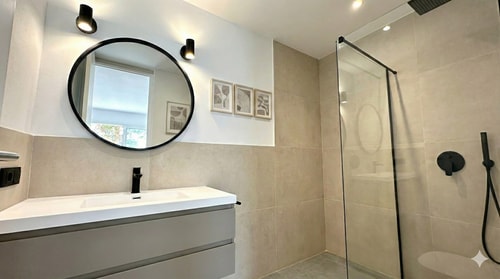 Roca Llisa: Casa 90 m² con 3 Baños y Terraza 5 Villas&Houses