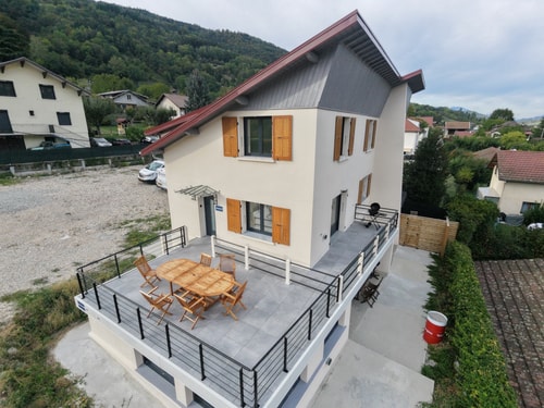 5-bed duplex,town centre, <20km Collet 7 Laux ski