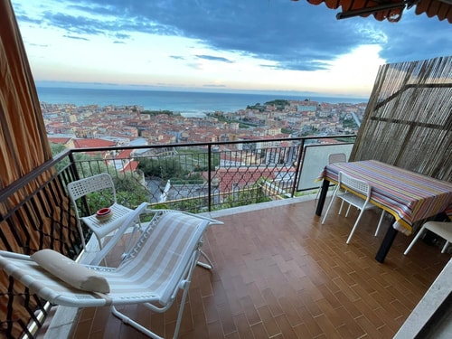 TheKeyStudio.LaCasa del Mare Azzurro with seaview 36 The Key Studio