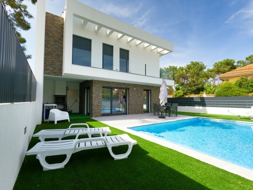 Aroeira, Moradia T3 com Piscina e BBQ