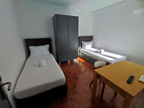 Lisbon Airport GuestHouse GAL – Twin Bedroom