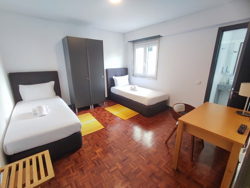 Lisbon Airport GuestHouse GAL - Suite w/ Wc