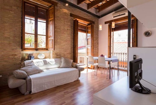 Local flavors and authentic dining moments in Valencia