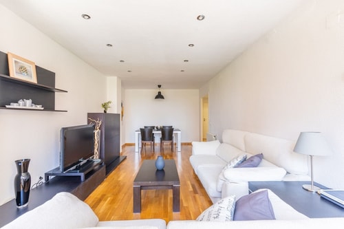 Local flavors and authentic dining moments in Valencia