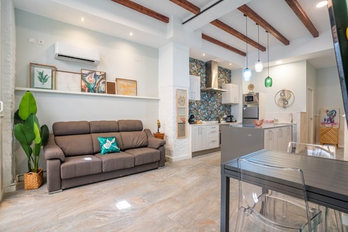 Local flavors and authentic dining moments in Valencia