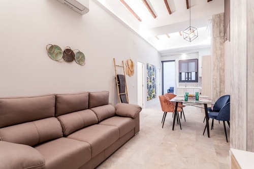 Local flavors and authentic dining moments in Valencia