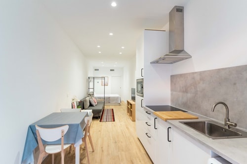 Local flavors and authentic dining moments in Valencia