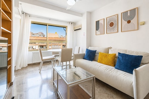 Local flavors and authentic dining moments in Valencia
