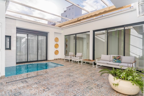 Local flavors and authentic dining moments in Valencia