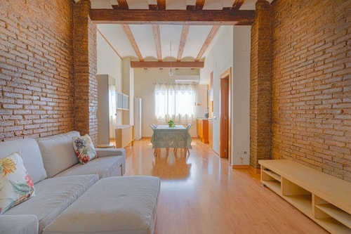 Local flavors and authentic dining moments in Valencia