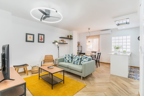 Local flavors and authentic dining moments in Valencia