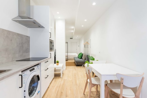 Local flavors and authentic dining moments in Valencia