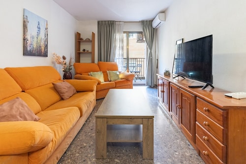 Local flavors and authentic dining moments in Valencia