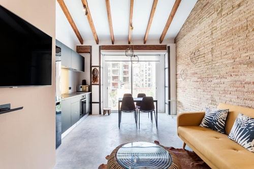 Local flavors and authentic dining moments in Valencia