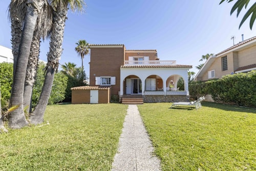 Local flavors and authentic dining moments in Valencia