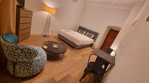 Zoe -Gd Studio, cour,vieille ville piétonne by TGB