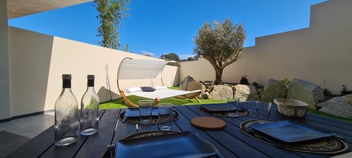 Noir Corse - 2' plages, jardin, clim  - by TGB