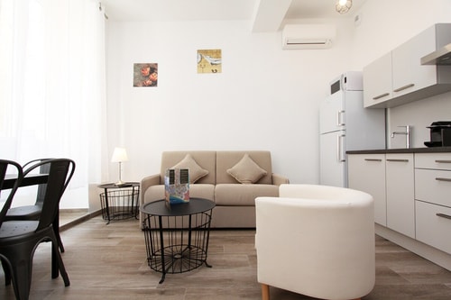 Camelia -vieille ville piétonne, au calme,- by TGB