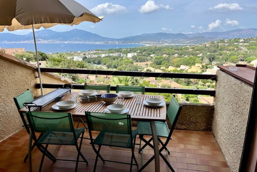 Ella. T3 vue mer, piscines et paddle -by Tgb