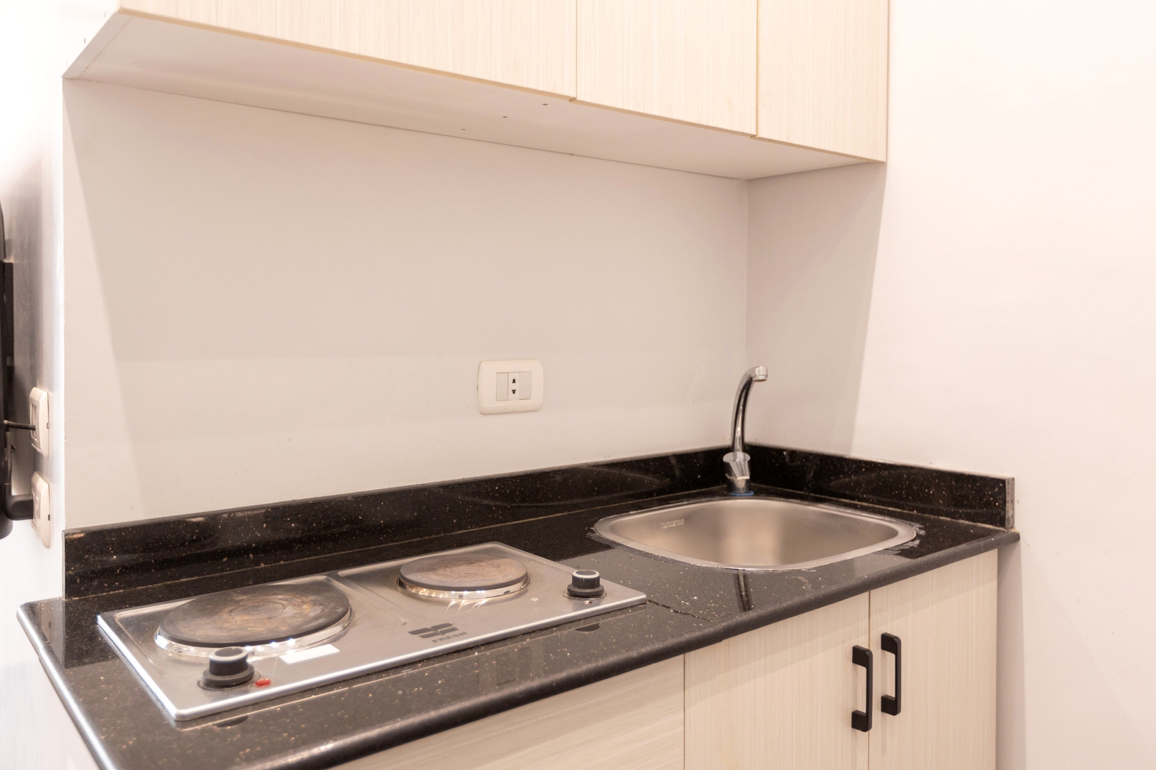 Compact Studio with Queen Bed near AUC — photo 6 of 15