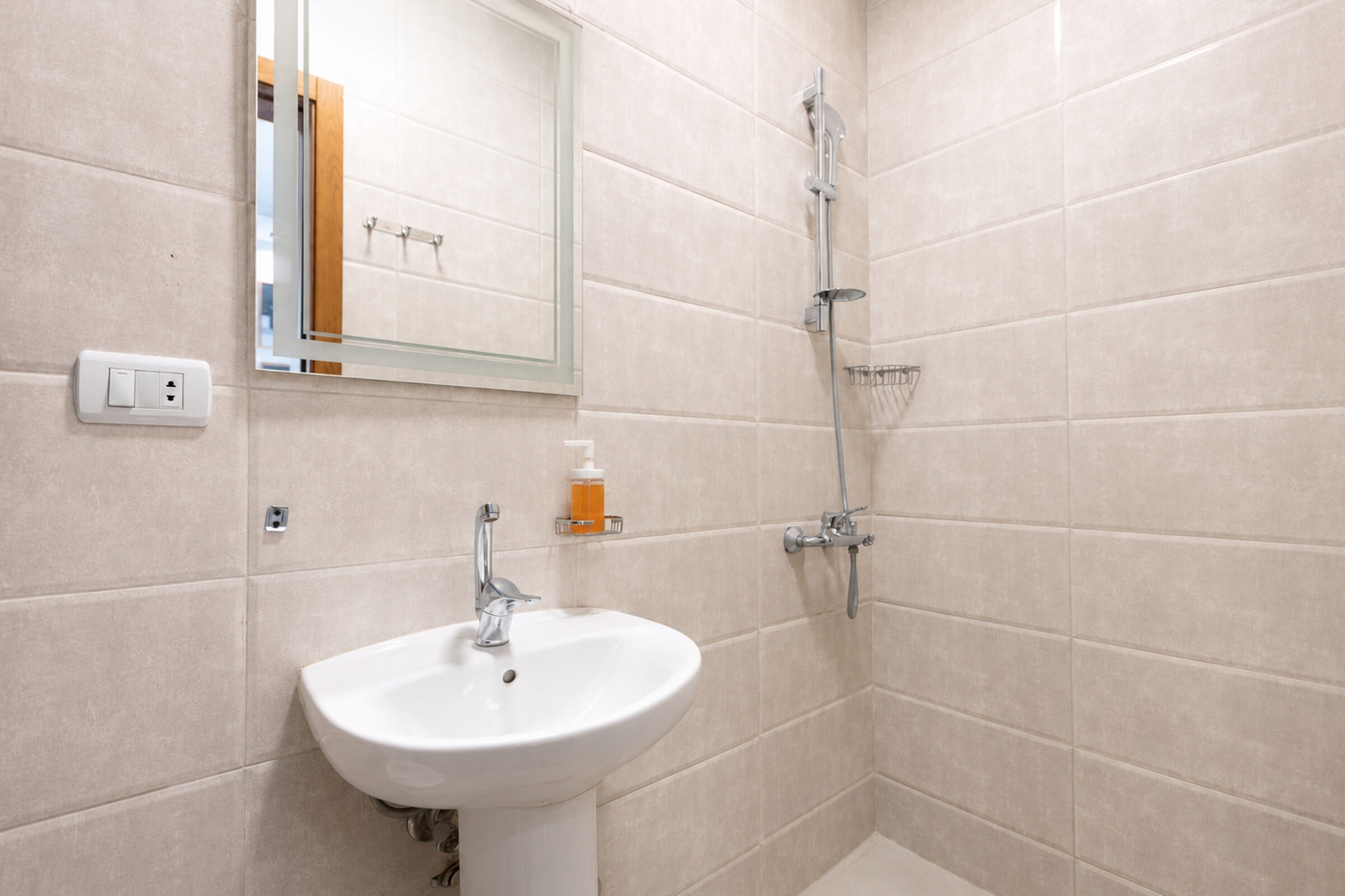 Compact Studio with Queen Bed near AUC — photo 8 of 15