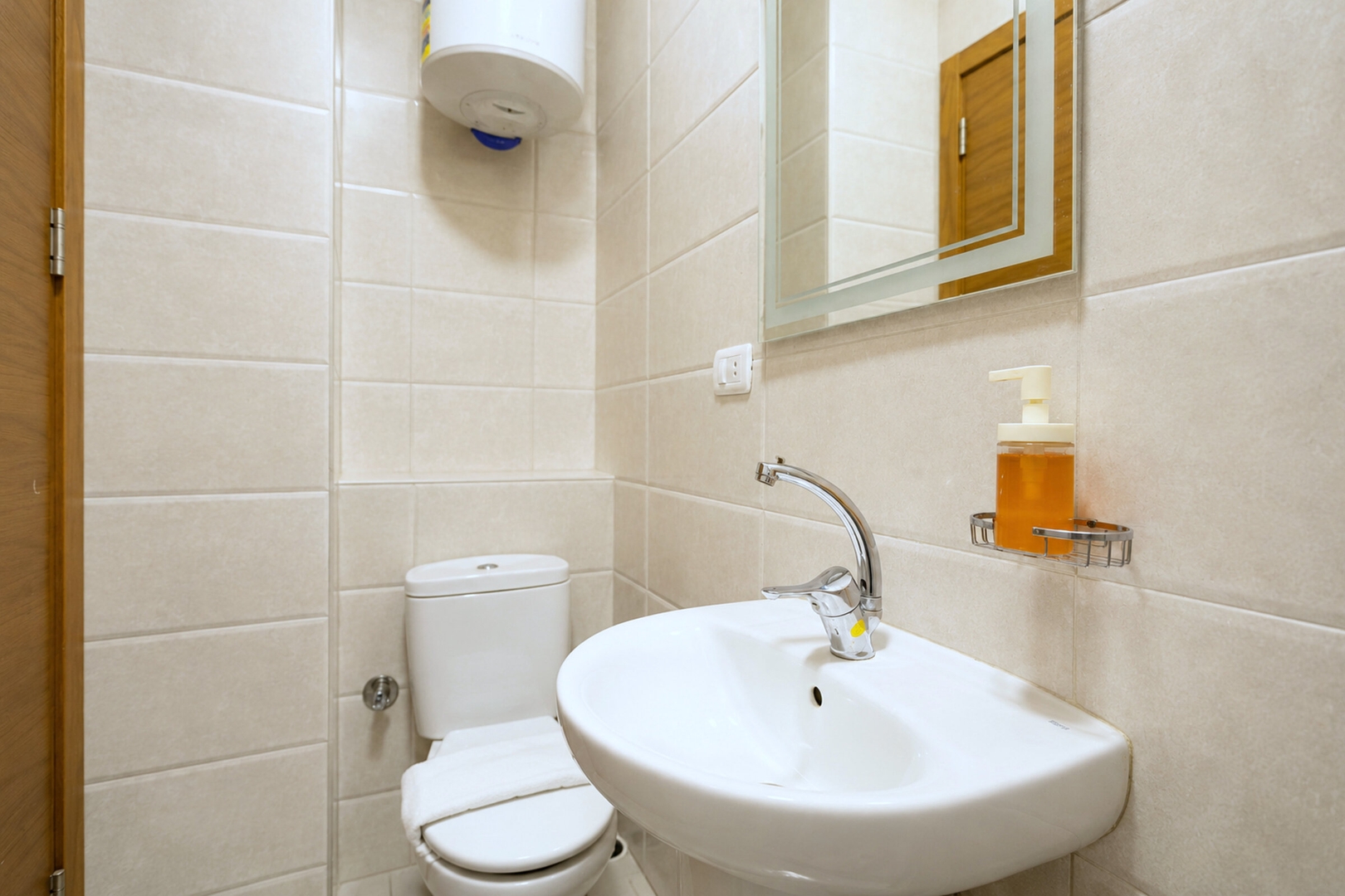 Compact Studio with Queen Bed near AUC — photo 9 of 15