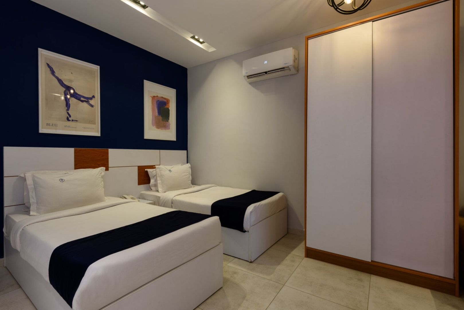 Travelholic home