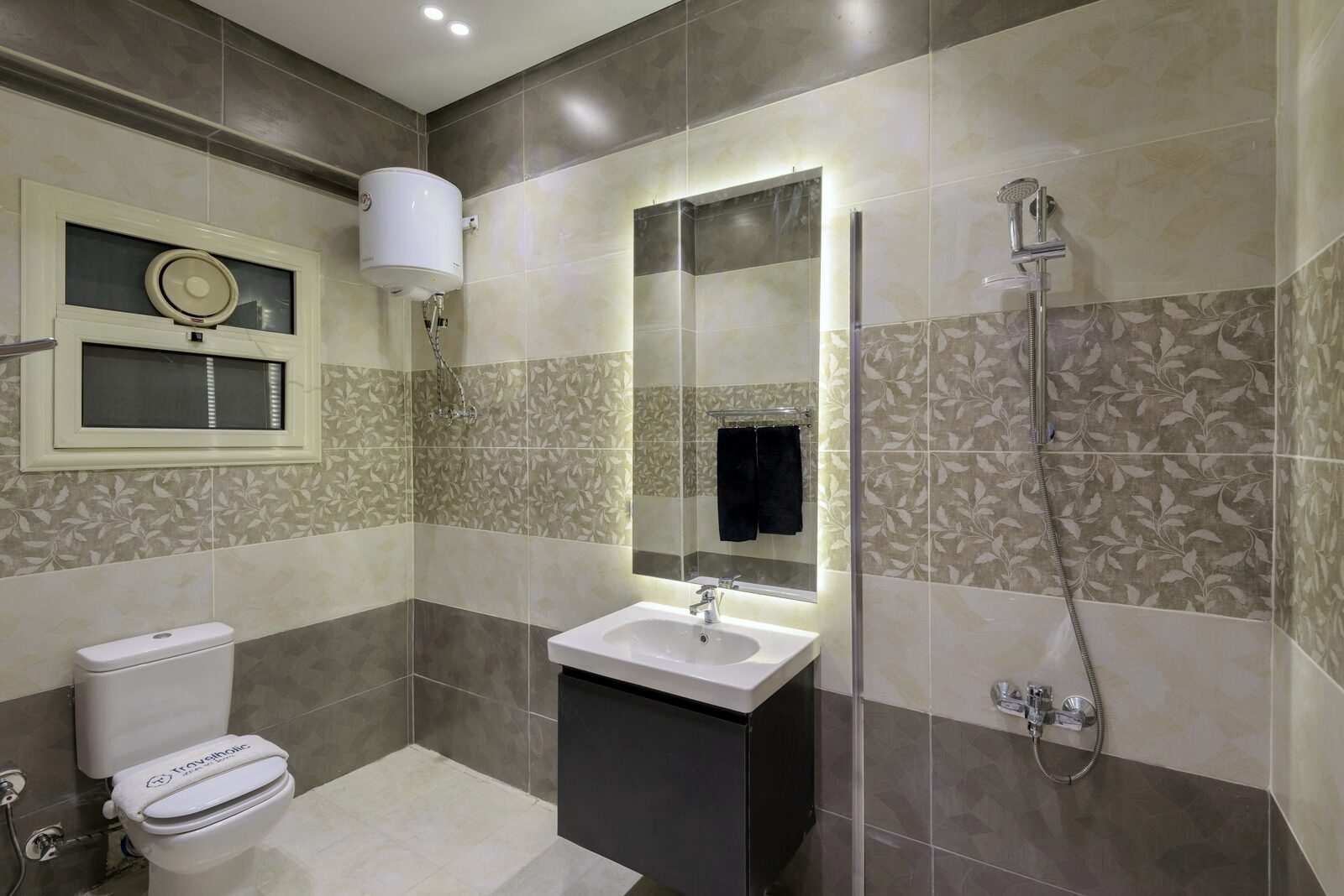 Blue & White 2BR Apt for 5, 2 Baths — photo 12 of 16