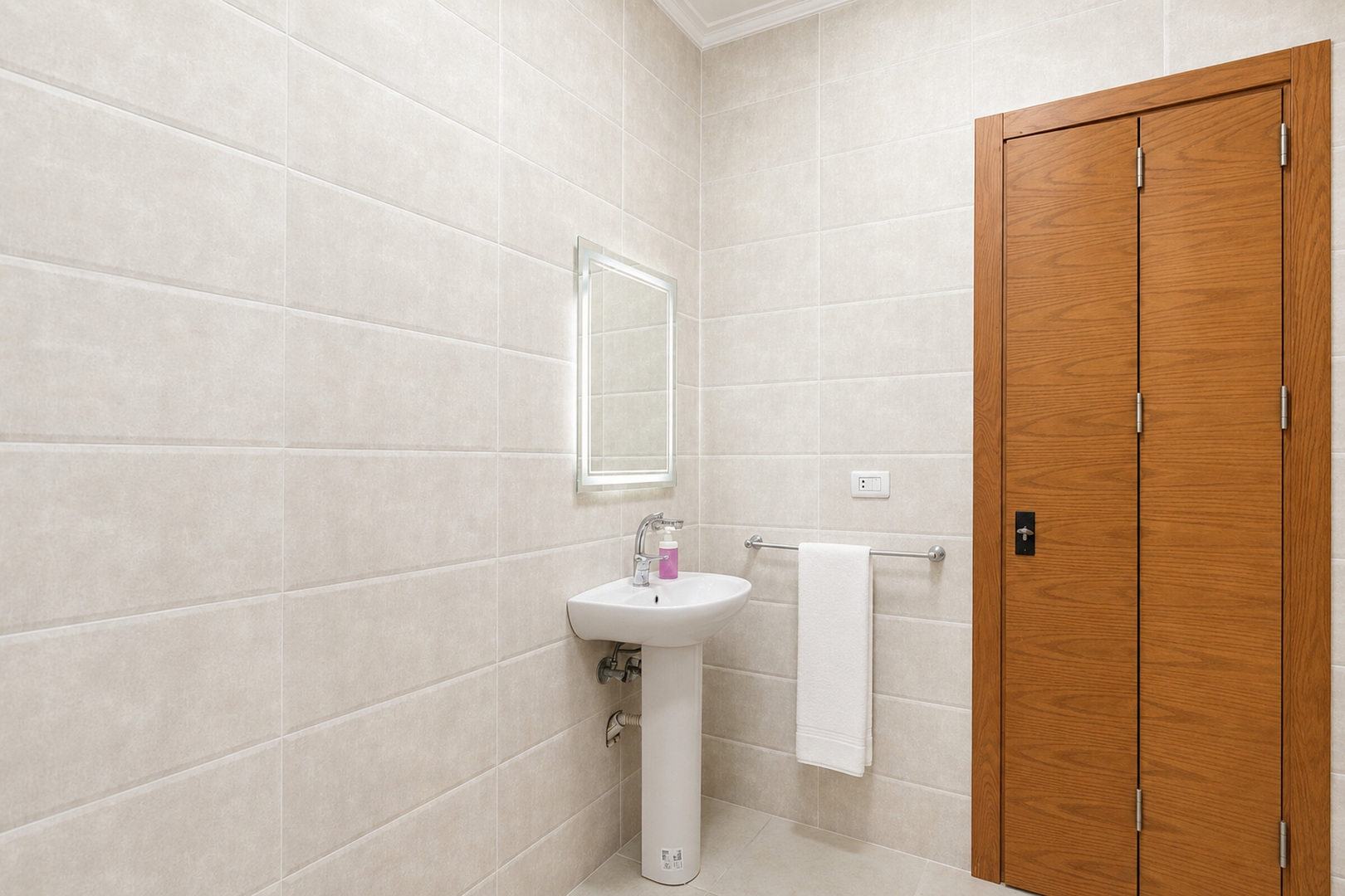 Sunlit 2BR Apt for 5, 3 Baths, near AUC Cairo — photo 9 of 15