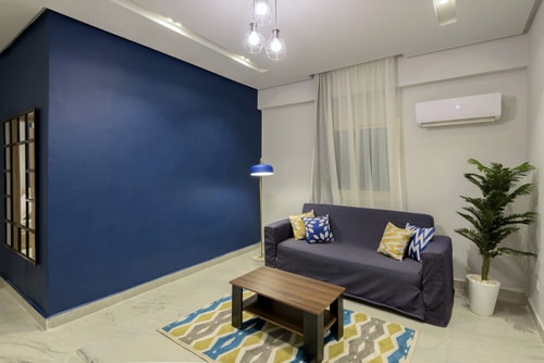 Blue & White 2BR Apt for 5, 2 Baths, New Cairo