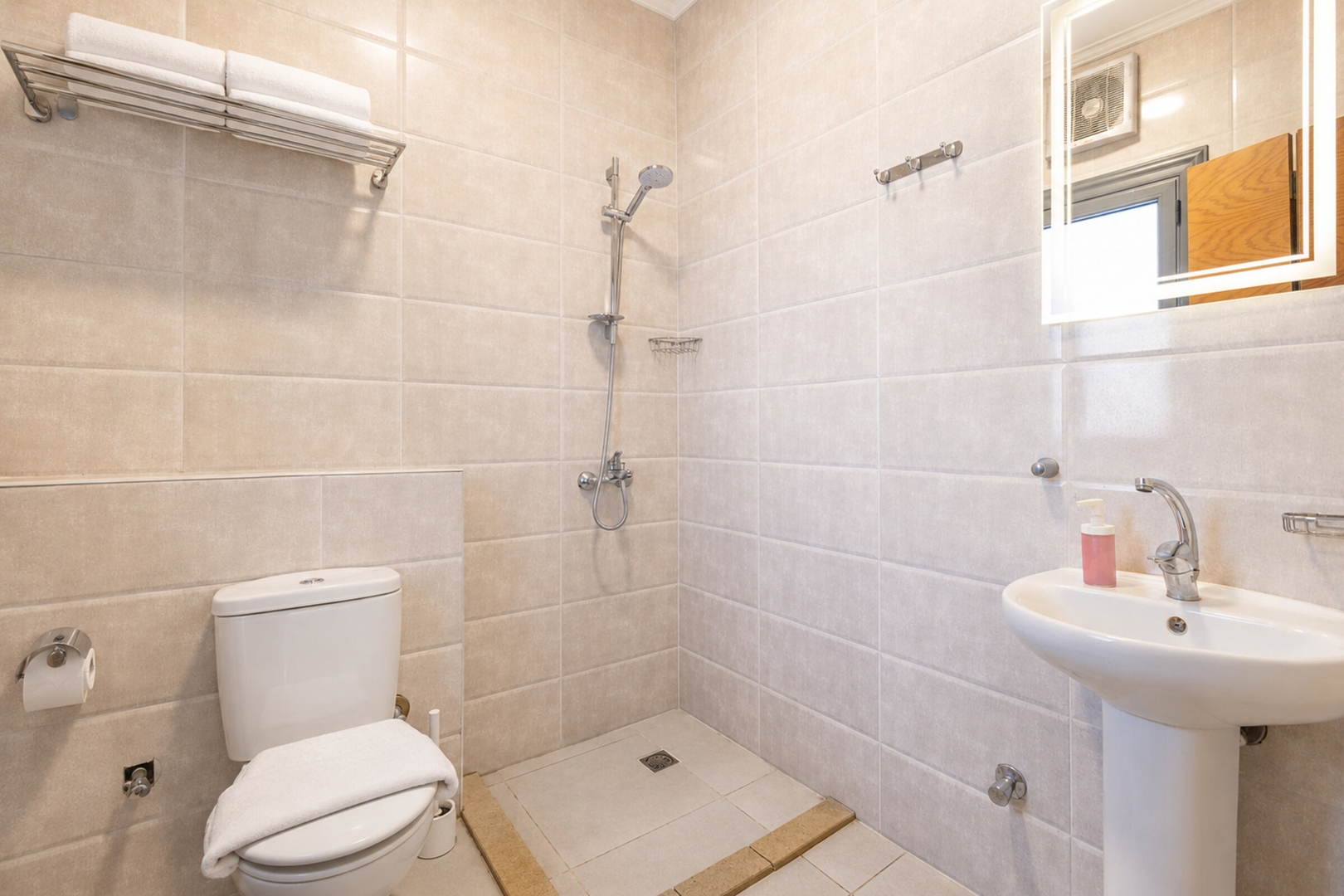Spacious 3BR Apt for 7 near AUC — photo 12 of 15