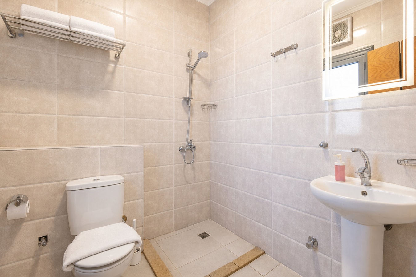 Spacious 3BR Apt for 7 near AUC — photo 12 of 15
