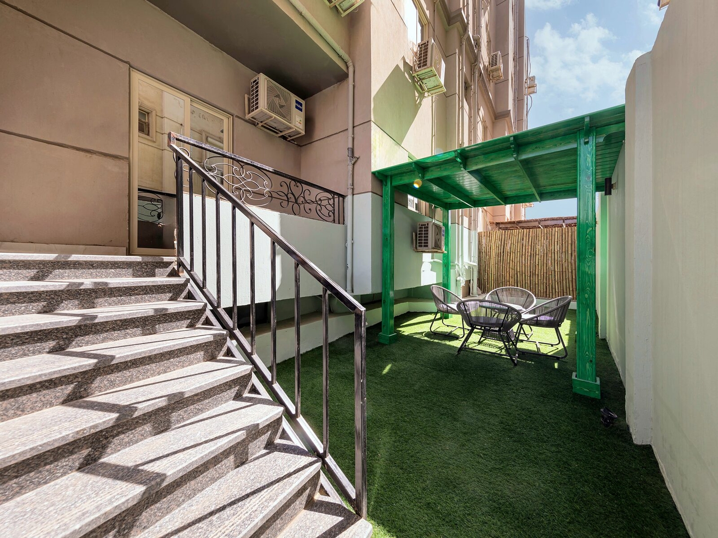 Mint Studio with 50sqm Private Garden — photo 6 of 11