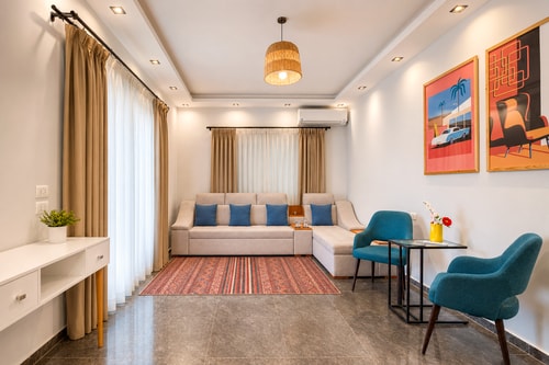Sunlit 2BR Apt for 5, 3 Baths, near AUC Cairo