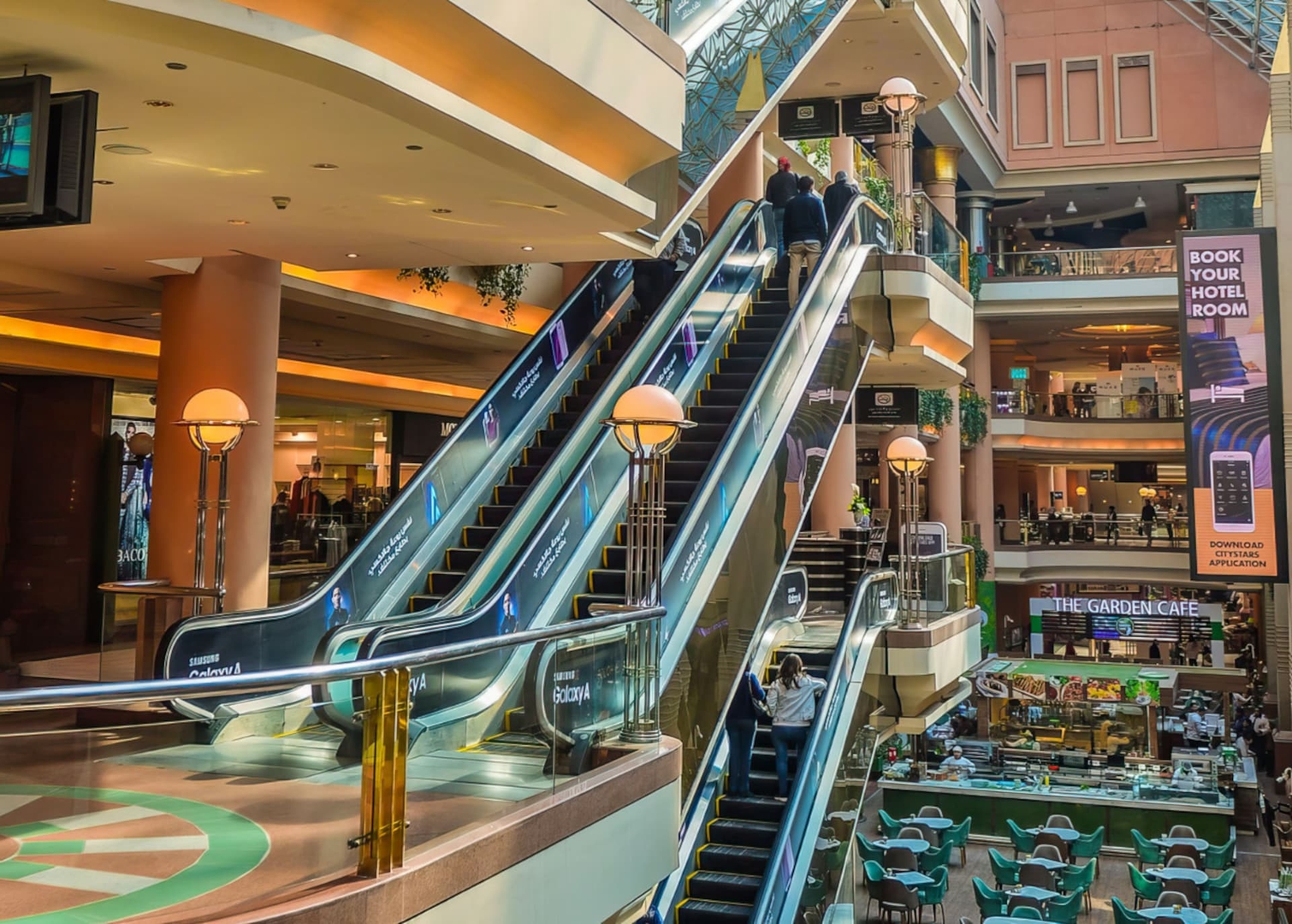 Travelholic home