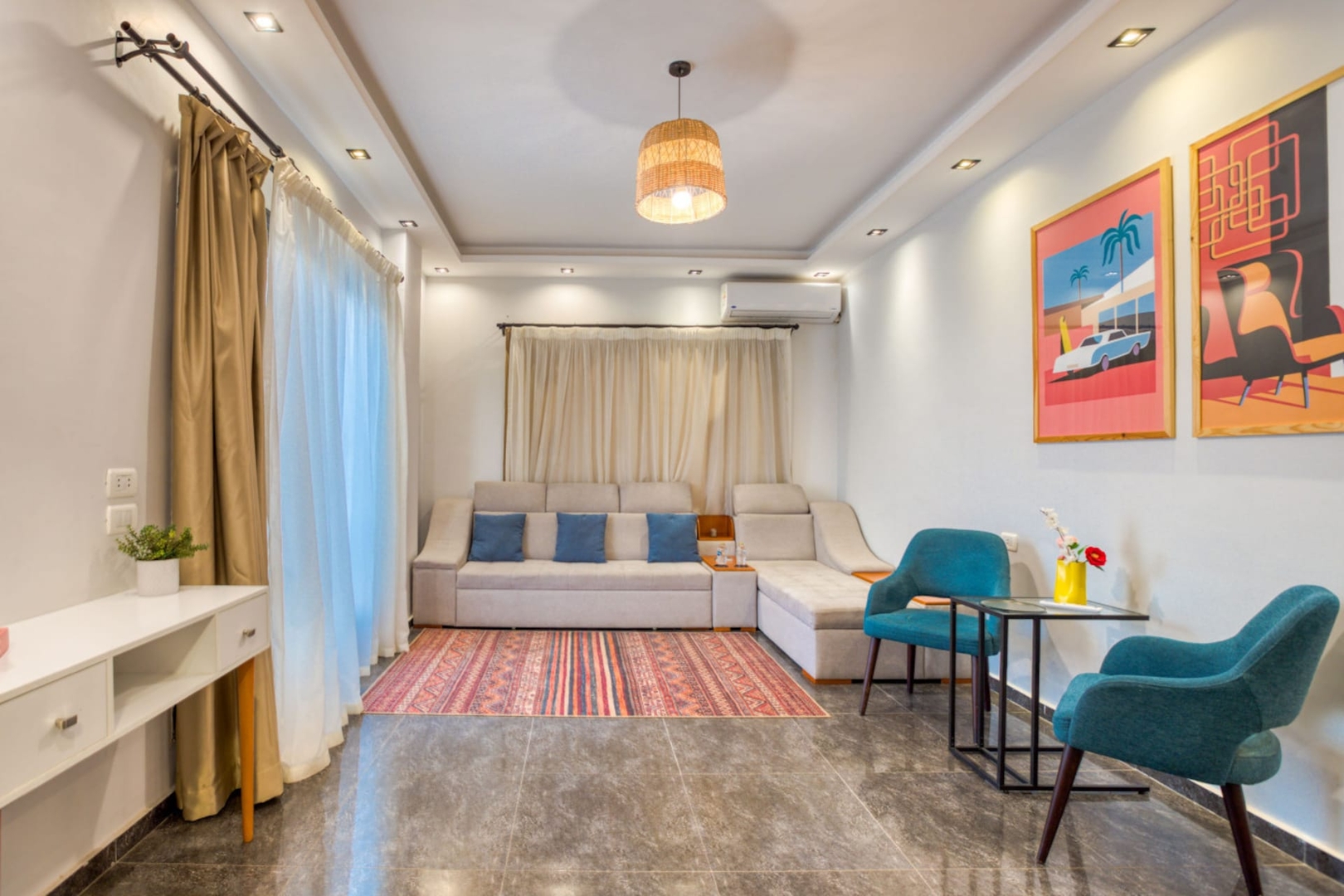 Travelholic home