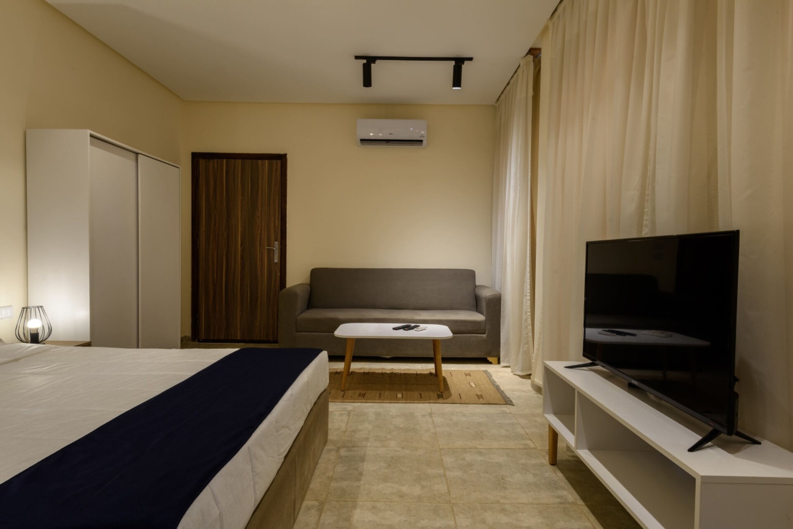 Travelholic home