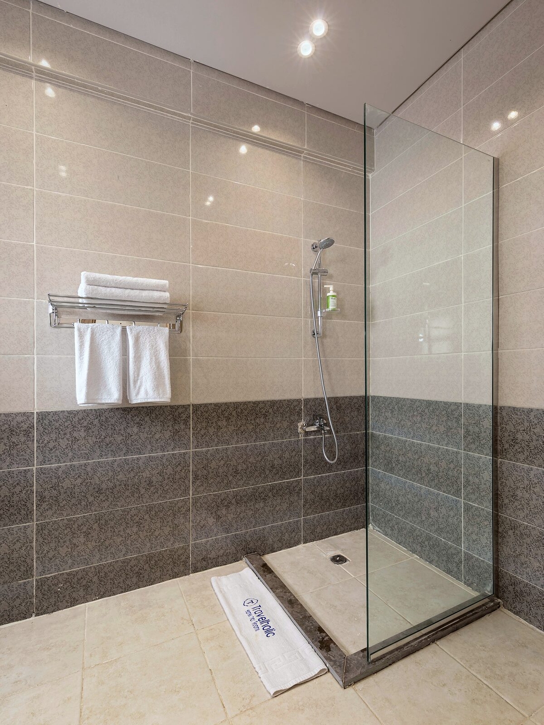 Boho Garden 2BR Apartment on 90th Street — photo 13 of 17