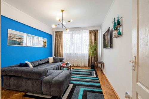 Solis T | Cosy Central Apt. Walk to Beach & Caffes