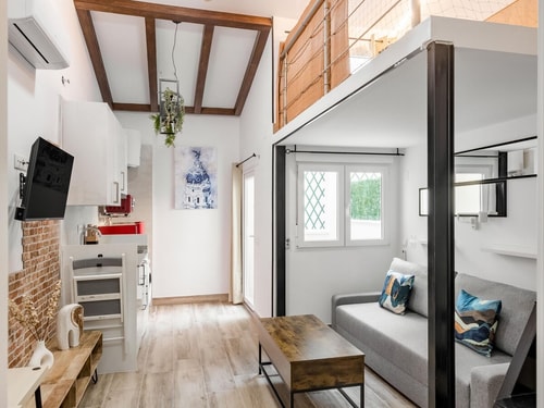 Villaverde IV · Studio with patio and A/C Only Charming