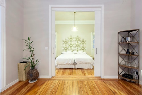 Gran Vía Moon · Bright, 2 bedrooms and 2 bathrooms Only Charming
